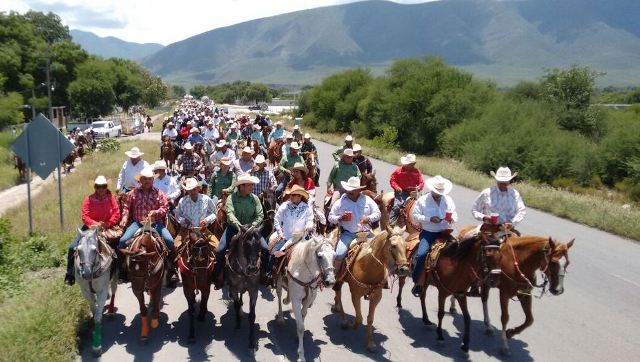 Encabeza Alejandro Guevara “Cabalgada de la Victoria”
