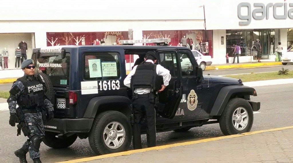 Llegó la Gendarmería 2...