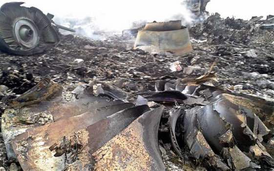 Fragmentos hallados donde cayó vuelo MH17 podrían ser de misil ruso