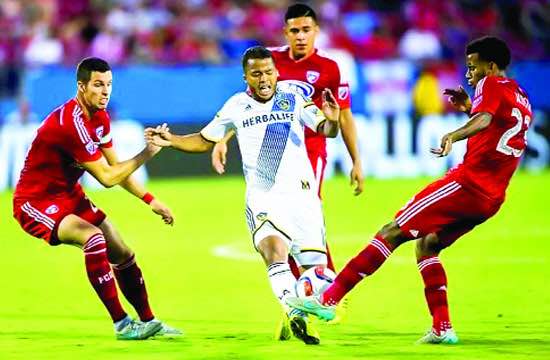 Gio da doble asistencia en goleada del Galaxy
