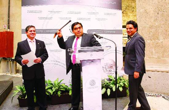 Senadores perredistas van por ajustes a reforma hacendaria