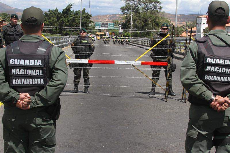 Cierran frontera de Venezuela con Colombia