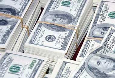 Dólar rompe la barrera de los 17 pesos