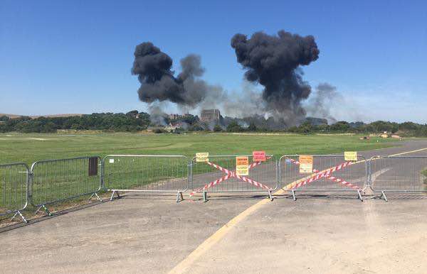 Accidente durante una exhibición aérea en Inglaterra deja al menos siete muertos