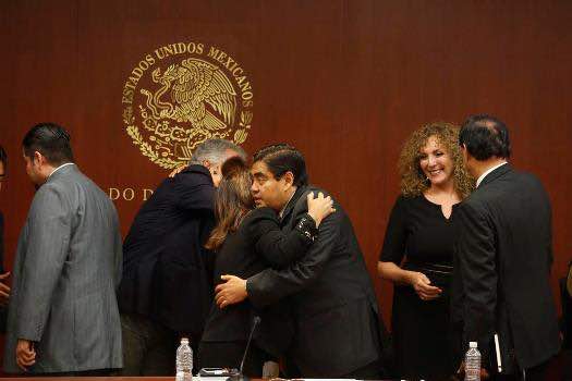 Ratifican a Barbosa como coordinador del PRD en el Senado