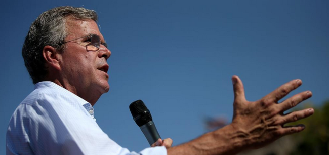 Jeb Bush busca congraciarse con votantes hispanos