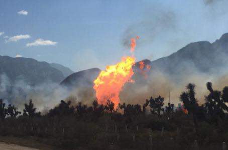Pemex reporta incendio en gasoducto de García, NL; hay 5 muertos