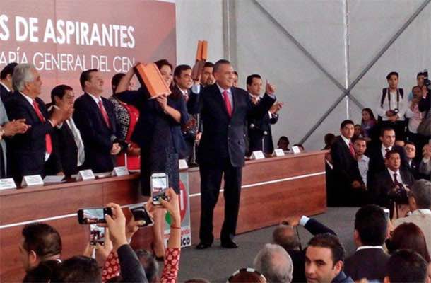 Beltrones y Monroy se registran para dirigir al PRI
