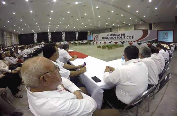 Consejeros del PRI ratifican a Manlio