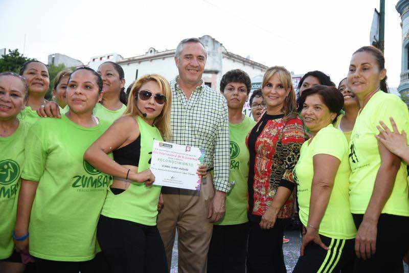 Abre Alejandro Etienne espacios a los jóvenes