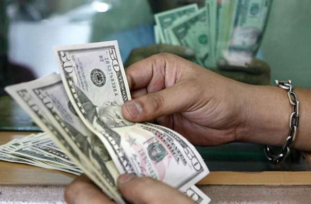 Esperan empresarios se recupere el peso contra el dólar