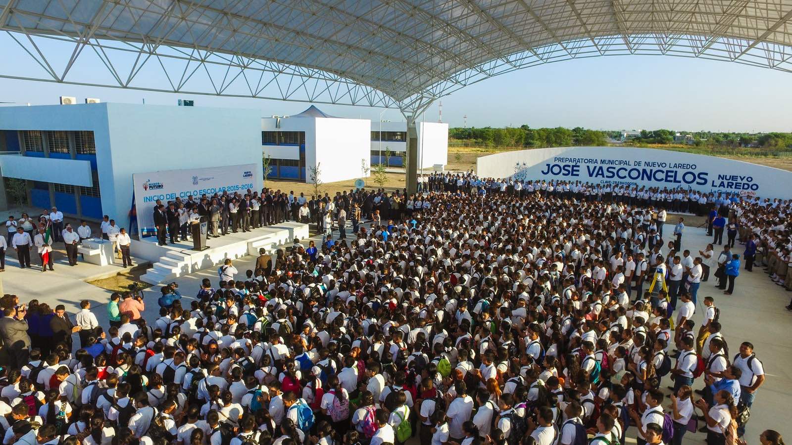 Inician clases mil 890 estudiantes en preparatoria municipal