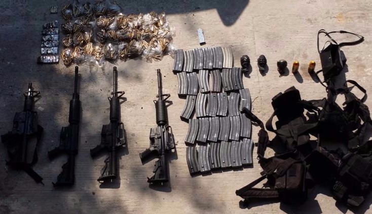 Detiene a dos con armas y vehículo robado