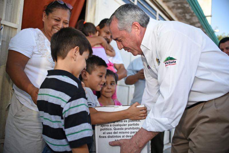 A construir un mejor proyecto de vida, exhorta Etienne a los jóvenes