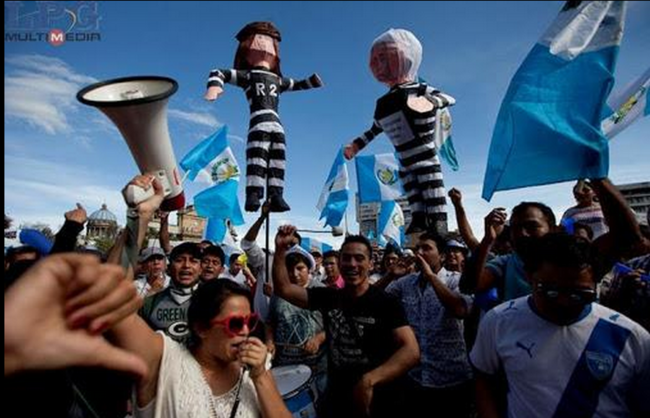 Gobierno guatemalteco enfrenta manifestación masiva contra corrupción