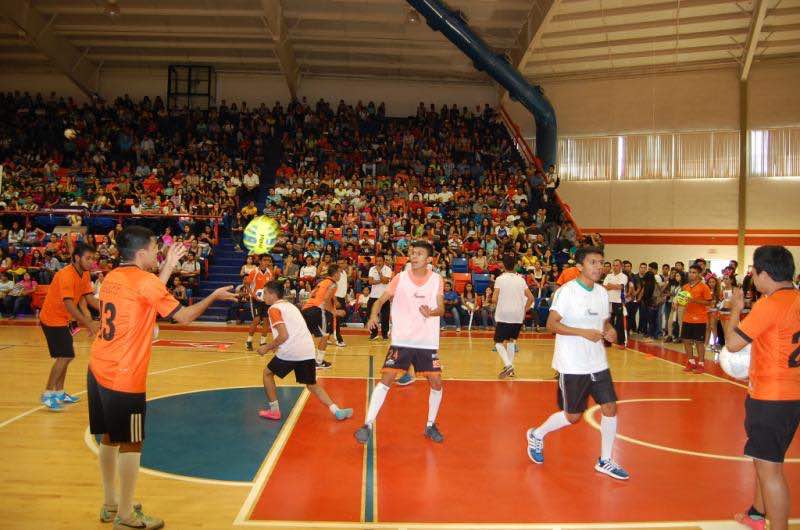 Muestra UAT programas deportivos a estudiantes de nuevo ingreso