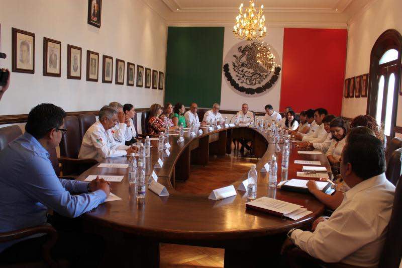 Promueve Etienne reglamento para ordenar la construcción de calles