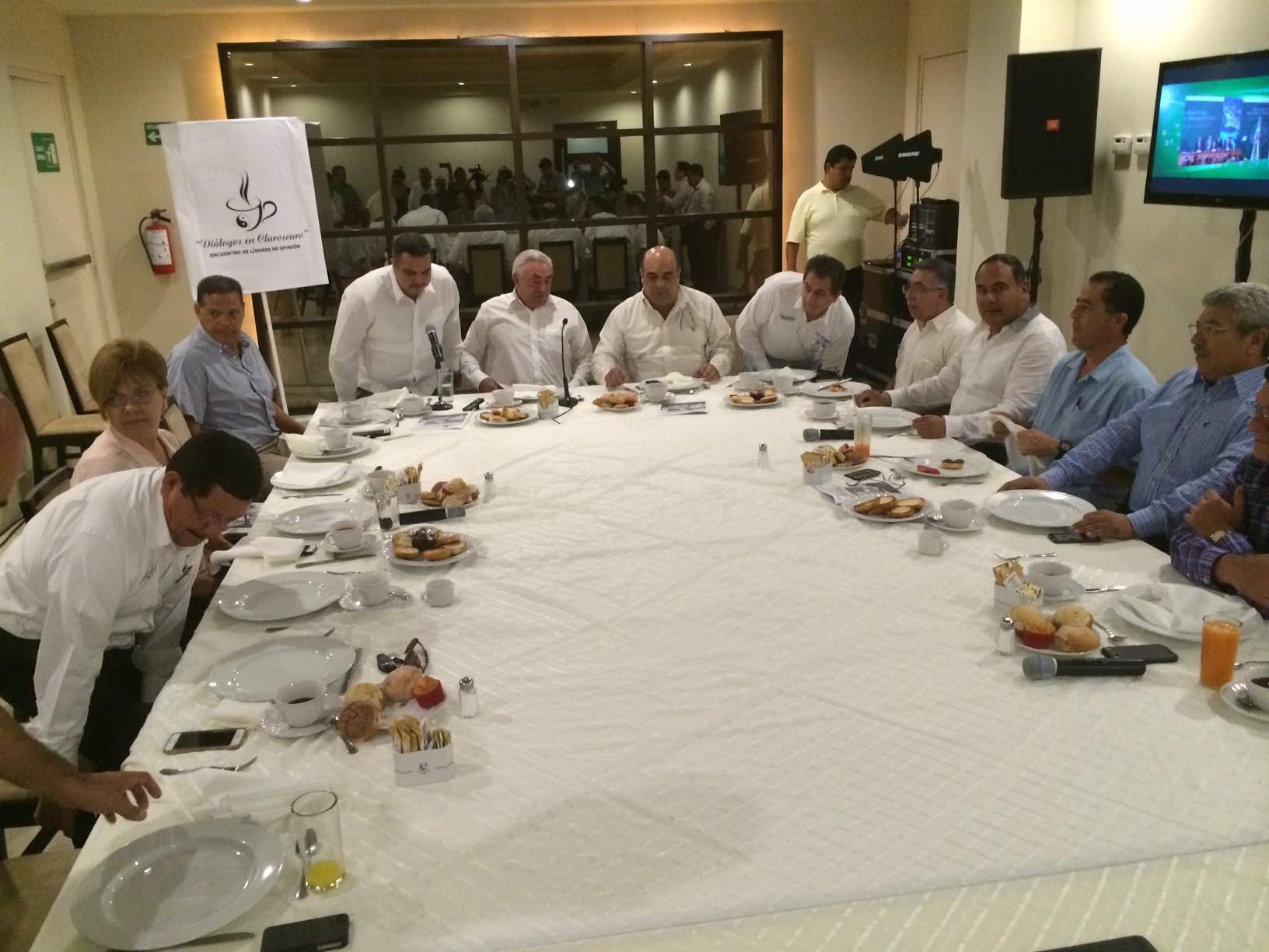 Bernal inicia reuniones en Victoria con encuentro ciudadano