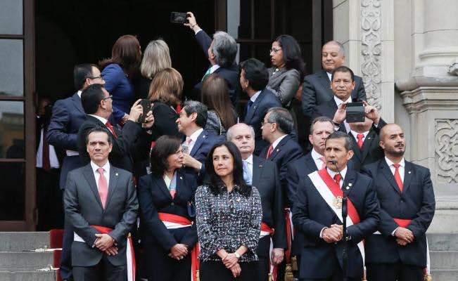 Risas y ‘selfies’ empañan discurso nacional del Presidente de Perú