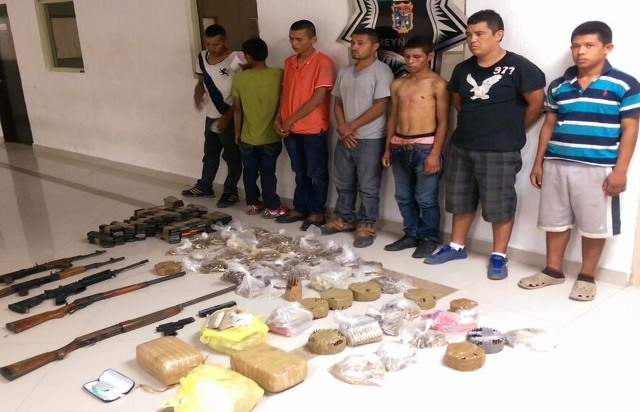 Caen 52 extranjeros esperando al pollero