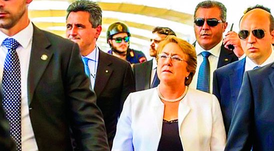Les roban sus armas a escoltas de Michelle Bachelet