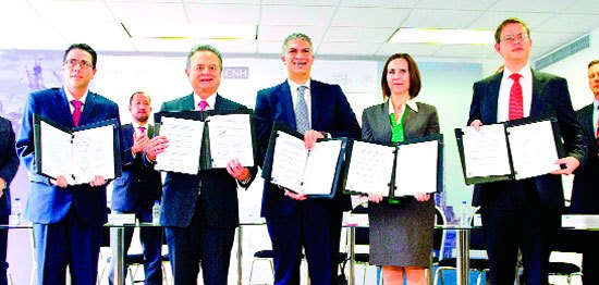 Después de casi 80 años, la IP firma un contrato petrolero