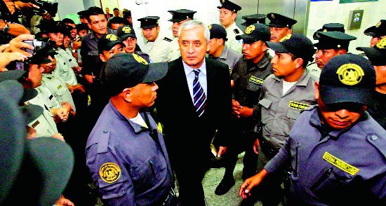 Juez de Guatemala ordena procesar a Otto Pérez Molina por corrupción