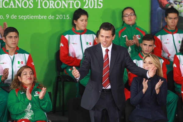 Recibe EPN a deportistas que participaron en juegos de Toronto 2015