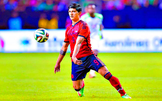 Alán Pulido podría ser suspendido por FIFA