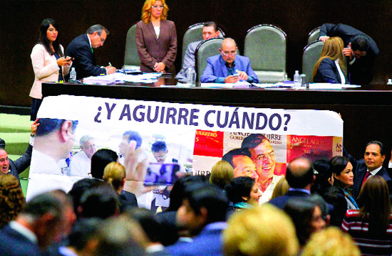 Guerra de mantas: Morena culpa al Estado del caso Iguala; ¿Y Aguirre cuándo?, revira el Verde