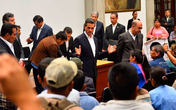 Reunión entre Peña Nieto y padres de los 43 normalistas, aún sin definir