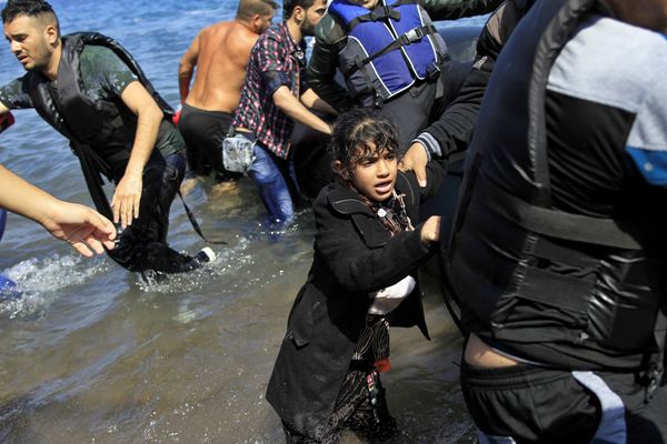 Mueren 28 refugiados en nuevo naufragio en isla de Grecia