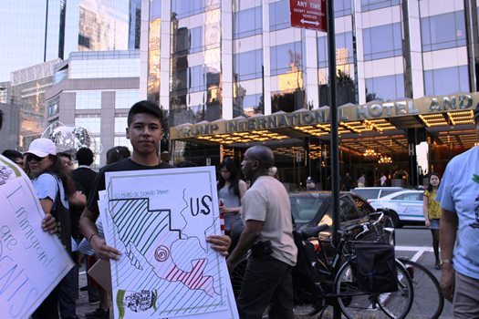 Latinoamericanos protestan en Nueva York contra Trump