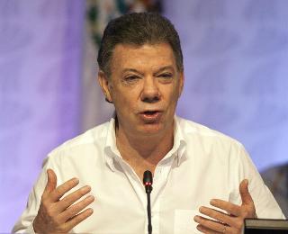 Santos reitera voluntad de reunirse con Maduro