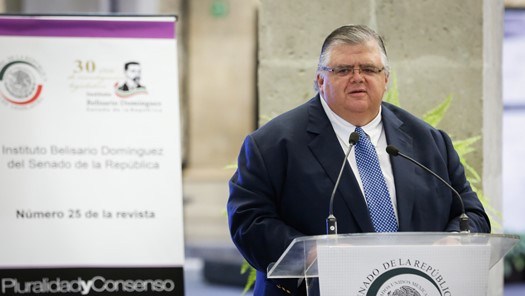 Positiva, decisión de la Fed de mantener tasas de interés: Carstens