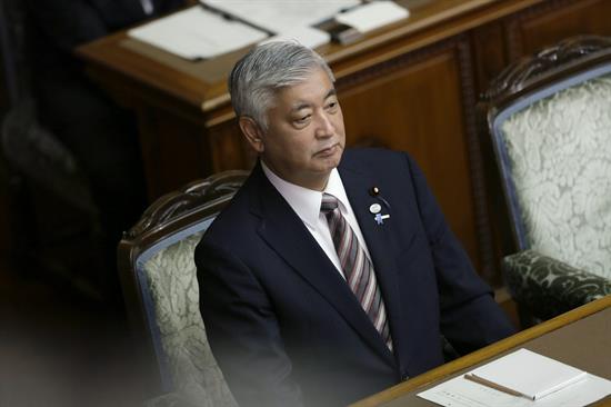 Aprueba Japón controversial reforma militar