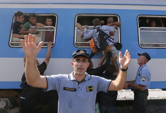 Croacia y Hungría cierran fronteras por masiva llegada de refugiados