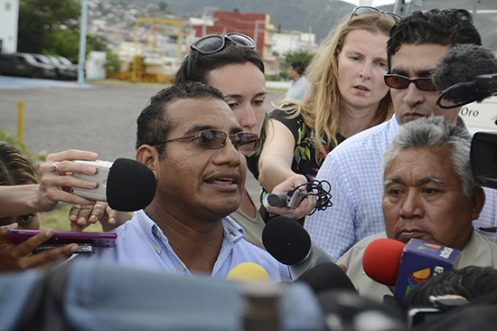 Familiares de normalistas pedirán creación de fiscalías por caso Ayotzinapa