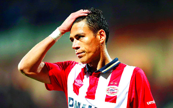 Héctor Moreno lesiona a otro rival
