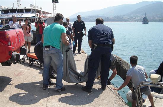 Mueren 13 migrantes frente a costa turca al intentar llegar a Grecia