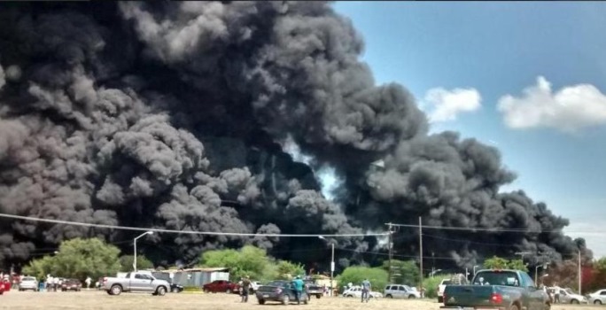 Se incendia bodega de aceites en Nuevo León