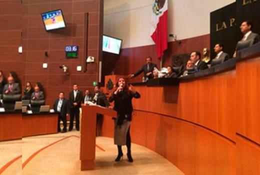 PRD, PT y MC toman tribuna del Senado por caso Ayotzinapa