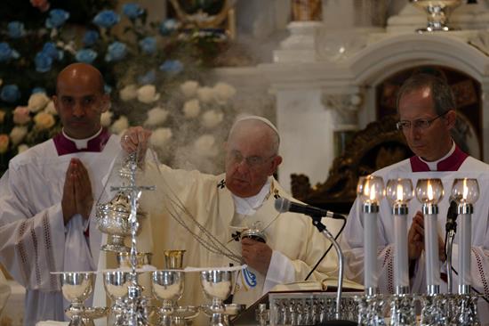 Papa Francisco concluye visita a Cuba y viaja a EU