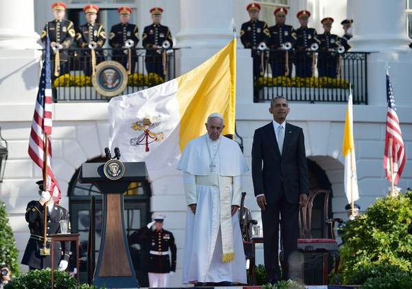 Obama recibe al Papa Francisco como mensajero de paz y equidad