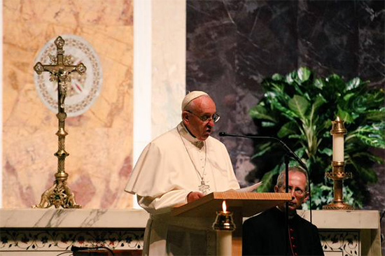 Reconoce Papa Francisco contribuciones de inmigrantes en EU