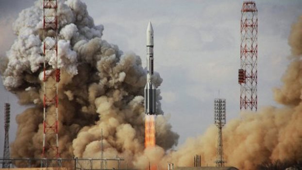 Rusia pone en órbita tres satélites militares