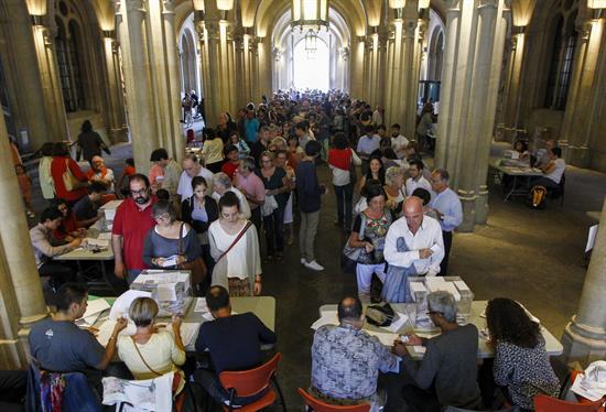 Alta participación en elecciones en Cataluña