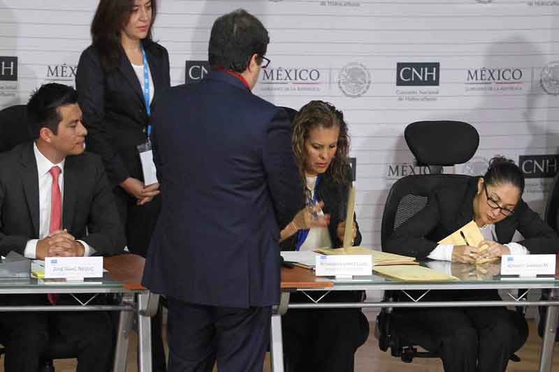 Adjudican tres de los cinco contratos petroleros