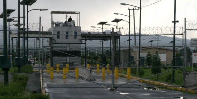 Dictan formal prisión a tres ex servidores públicos por fuga de El Chapo
