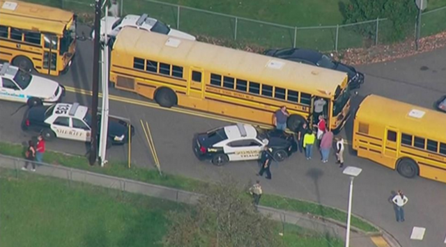 Alumno dispara contra el director de una secundaria en EU
